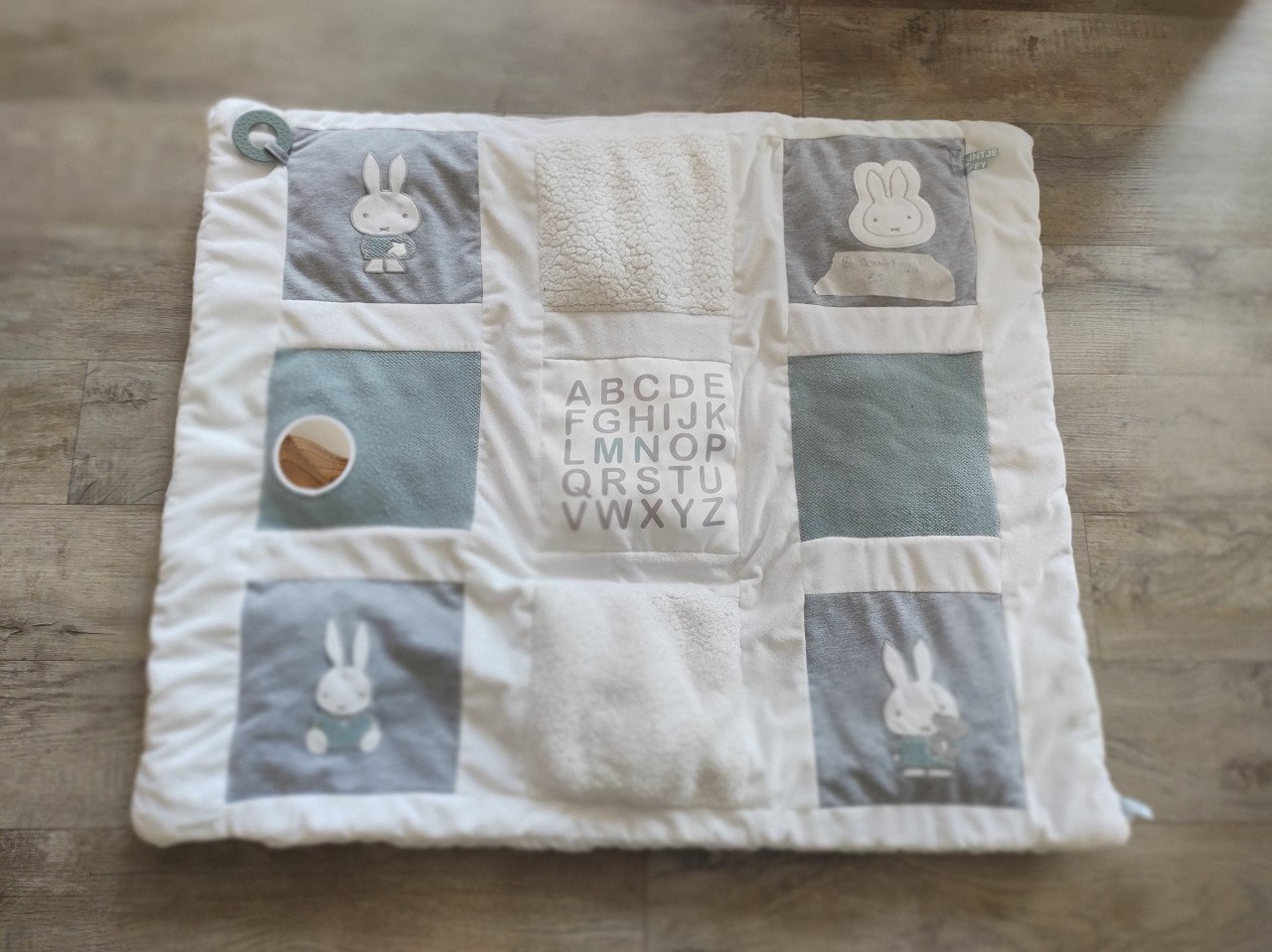 Prachtig boxkleed Merk: Nijntje Miffy.