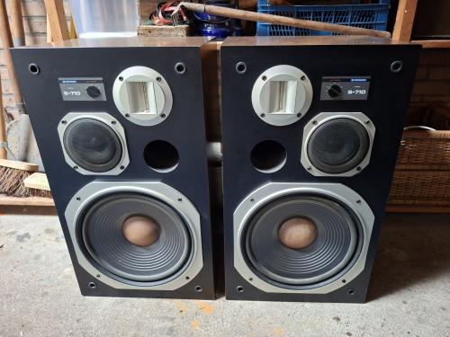 Vintage Pioneer speakers S710