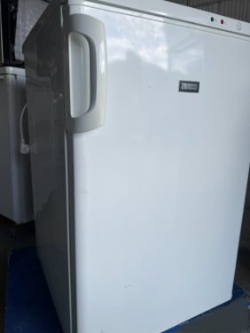 A+ klasse vrieskast 110 liter 85x55 cm. Als nieuw vriezer