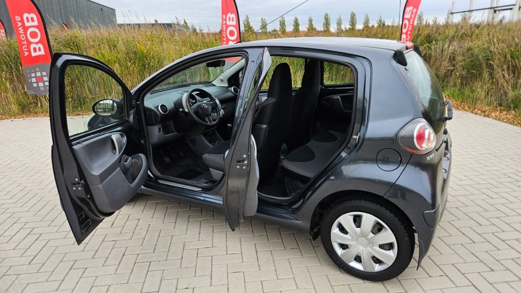 Toyota Aygo 1.0-12v comfort 5drs nl auto / nap