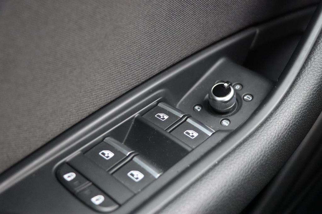 Audi A4 avant 35 tfsi launch edition business 150pk s-tronic