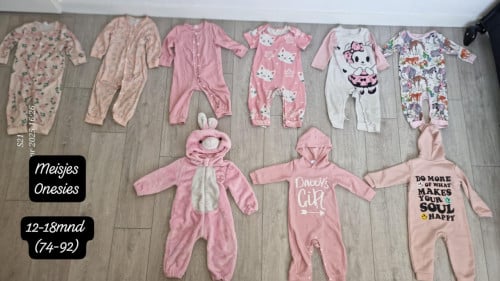 9 stuks ONESIES voor meisje 12-18 mnd mt. 74-92