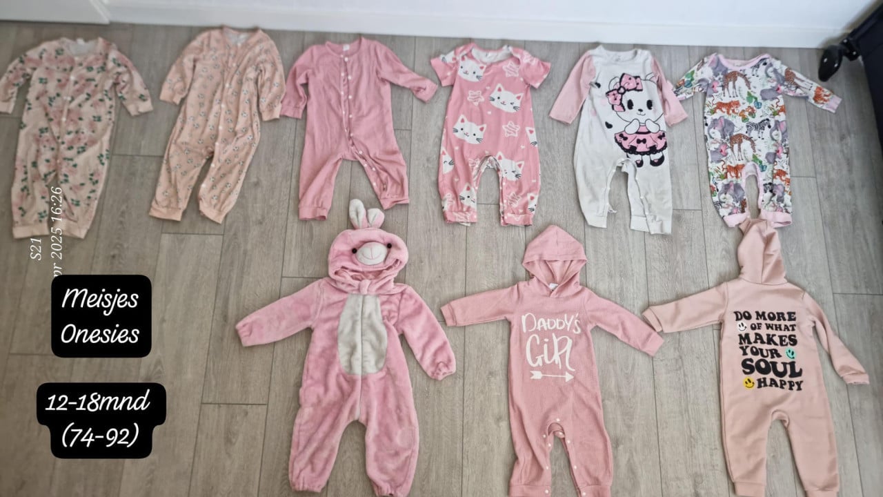 9 stuks ONESIES voor meisje 12-18 mnd mt. 74-92