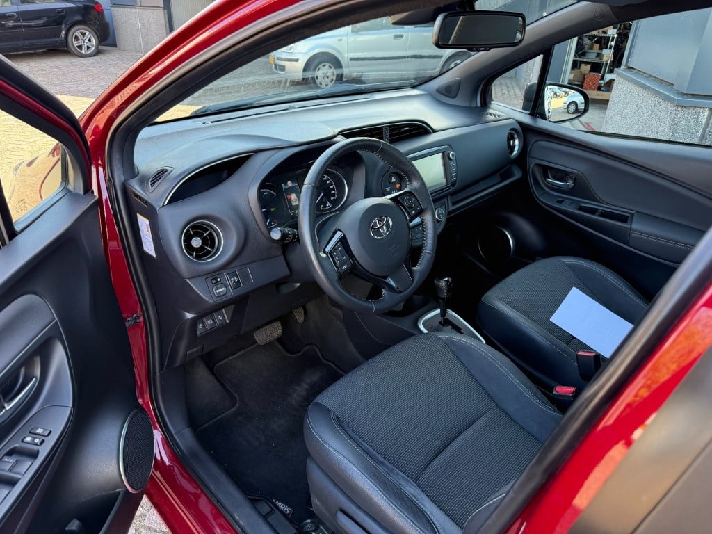 Toyota Yaris 1.5 hybrid executive