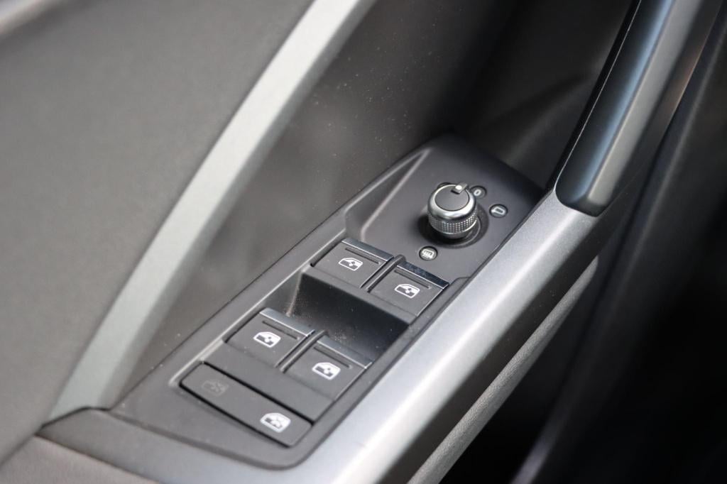 Audi Q3 35 tfsi s line 150pk s-tronic