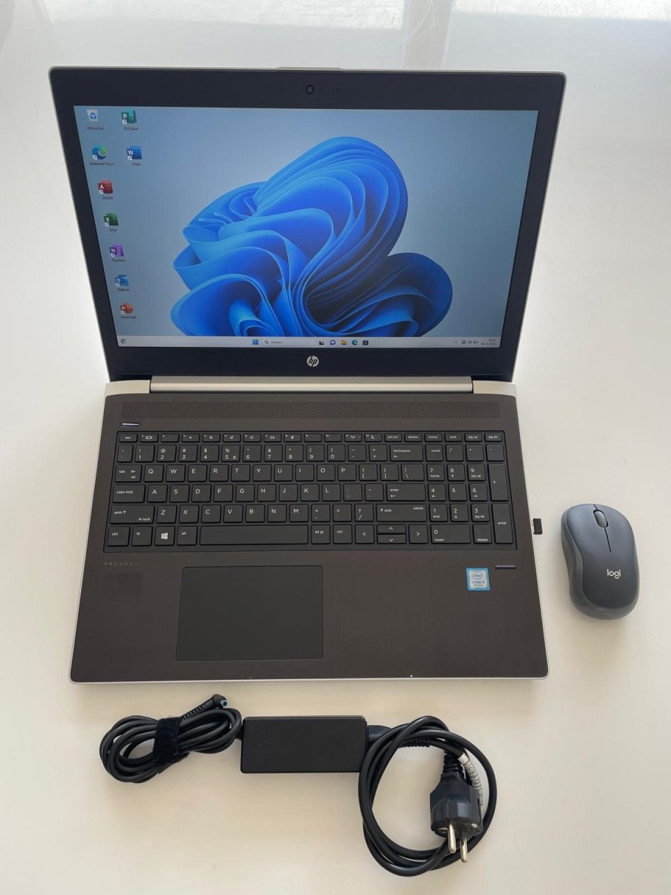 HP 15.6 inch laptop Windows 11 1TB SSD 12GB RAM Office Muis