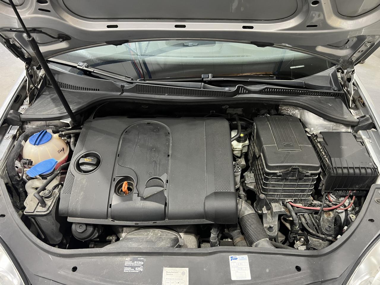 Volkswagen Golf 1.6 16V FSI 85KW 5D 2004 Grijs
