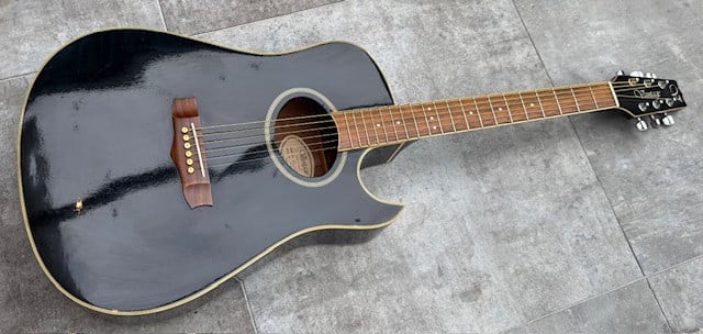 Mooi klinkende Vantage gitaar