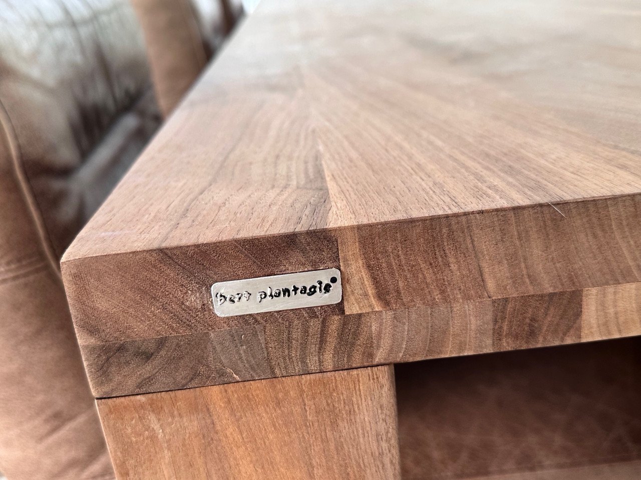 Massief Notenhouten eettafel van Bert Plantagie