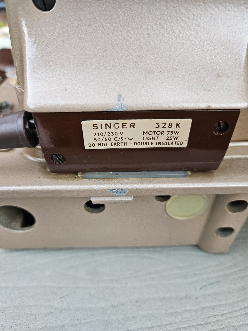 Zeer nette staat.. prachtige industriële krachtige Singer 328K naaimachine.