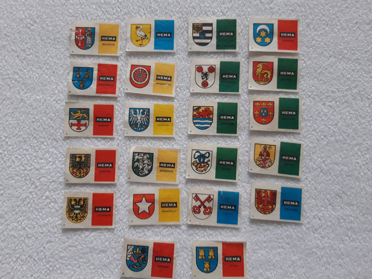 Plaatjes luciferdoosjes o.a. steden,molens, vlaggen, rookwaren, mode e.d.