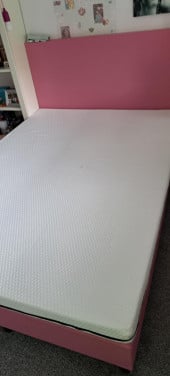 BOXSPRING ROZE 140X200 CM MET MATRAS OF ZONDER MATRAS.
