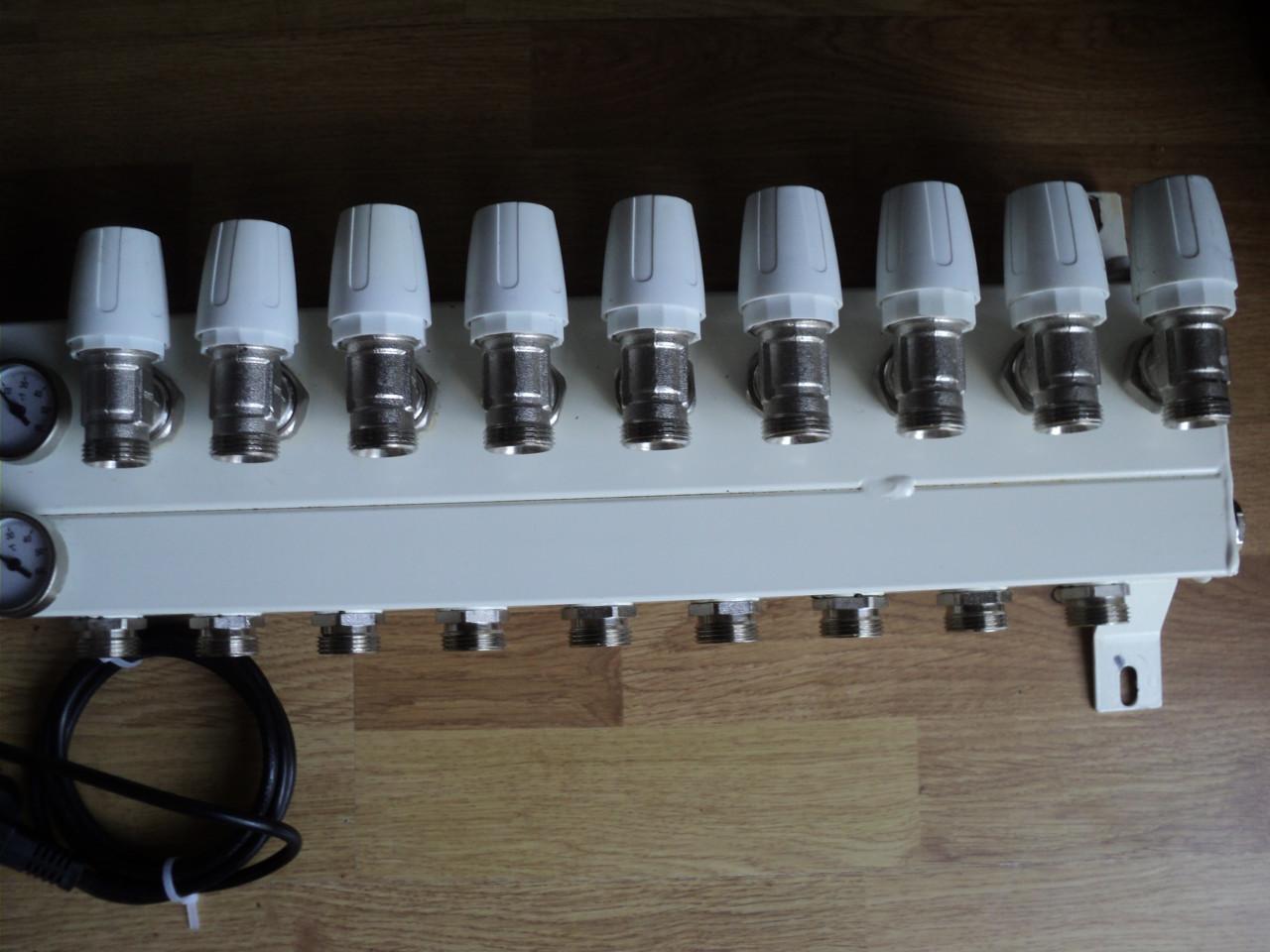 Vrijwel nieuwe 12 groep verdeler vloerverwarming ENERGI ZUINIG