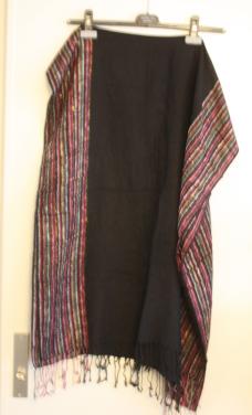 Sjaal zwart e gekleurde buitenkant