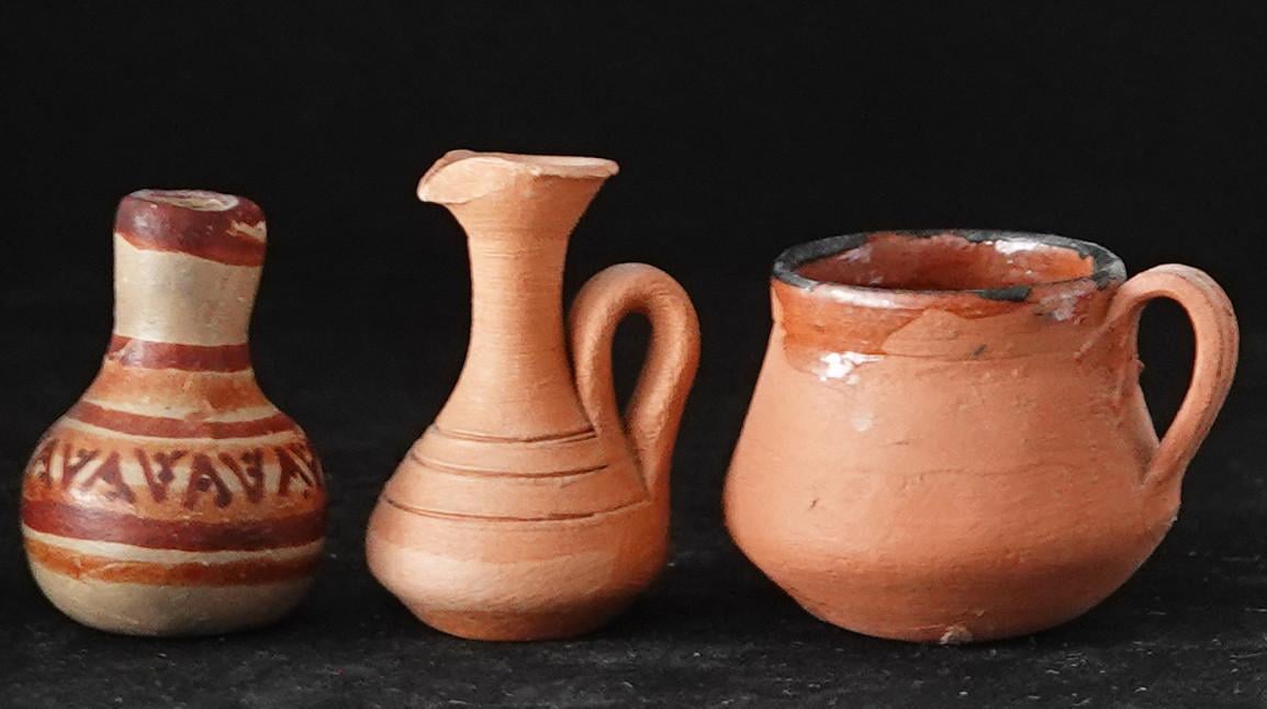 3 Terracotta handwerk miniaturen kruiken en een potje Mexico