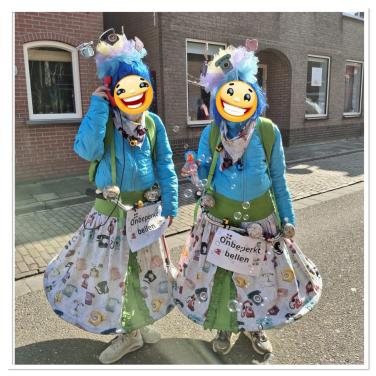 Carnavalsoutfit duo 'onbeperkt bellen'