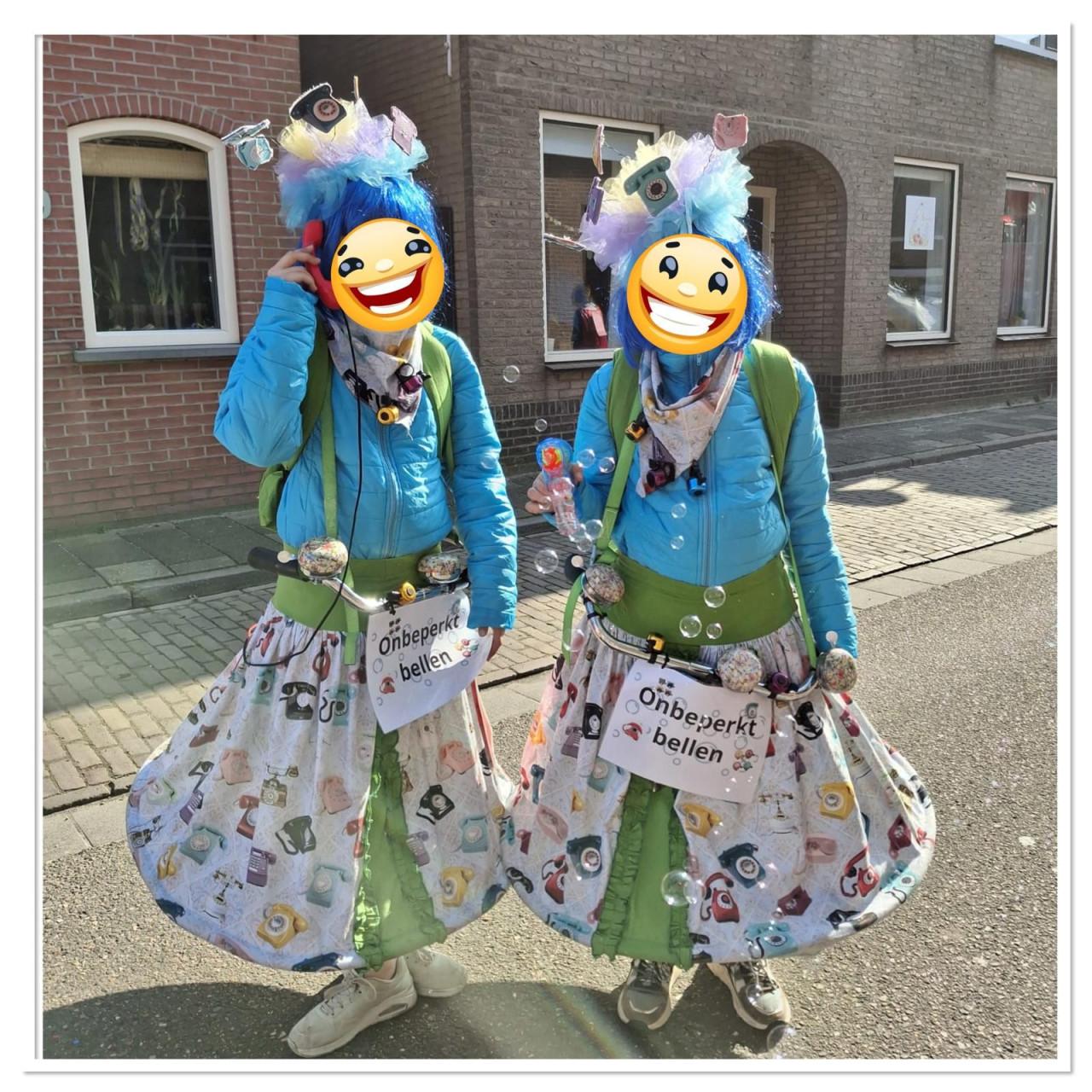 Carnavalsoutfit duo 'onbeperkt bellen'