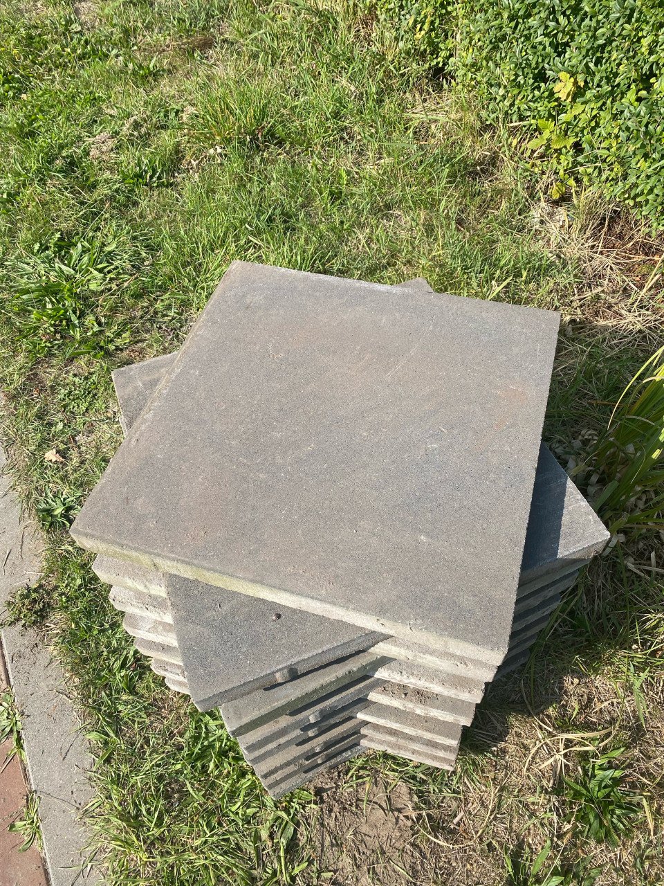 Zwarte terrastegels 60x60x5cm 14 stuks. €10,- totaal