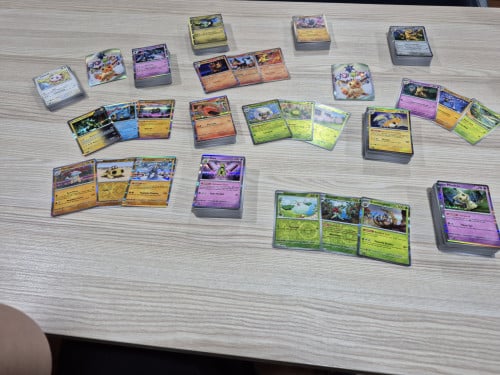 Hele mooie partij van 500+ pokemon kaarten.