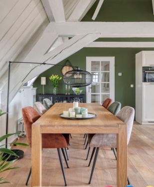 KOOPJE: Massief houten eettafel