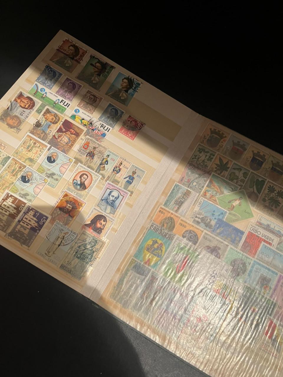 Klein album 30 kantjes met zegels, waaronder wat China