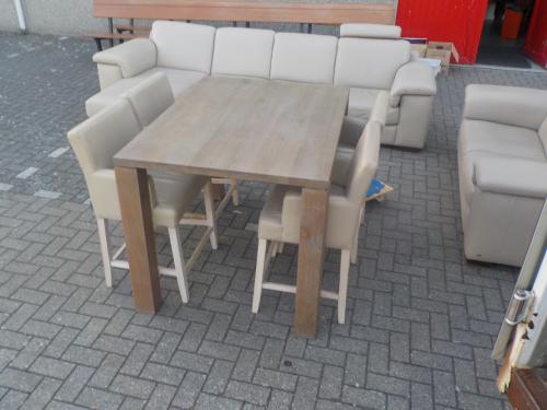 Massieve hoge bartafel 140 x 100 cm hoog 94 cm + 4 barstoelen