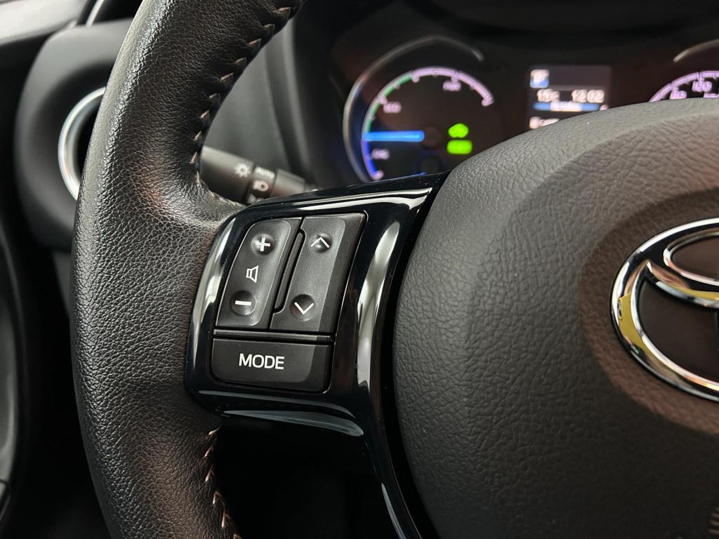 Toyota Yaris occasion 1.5 hybrid premium | airco | grijs | tweedehands toyo