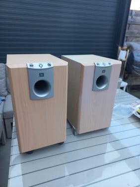 2x JBL 138 sub woofer.