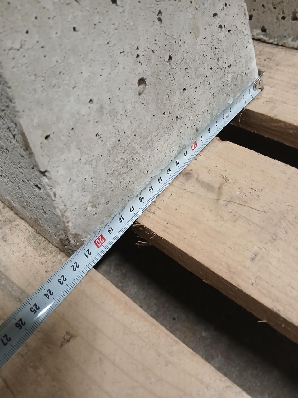 4x verstelbare betonpoer, paalsteun, sokkel of fundering.