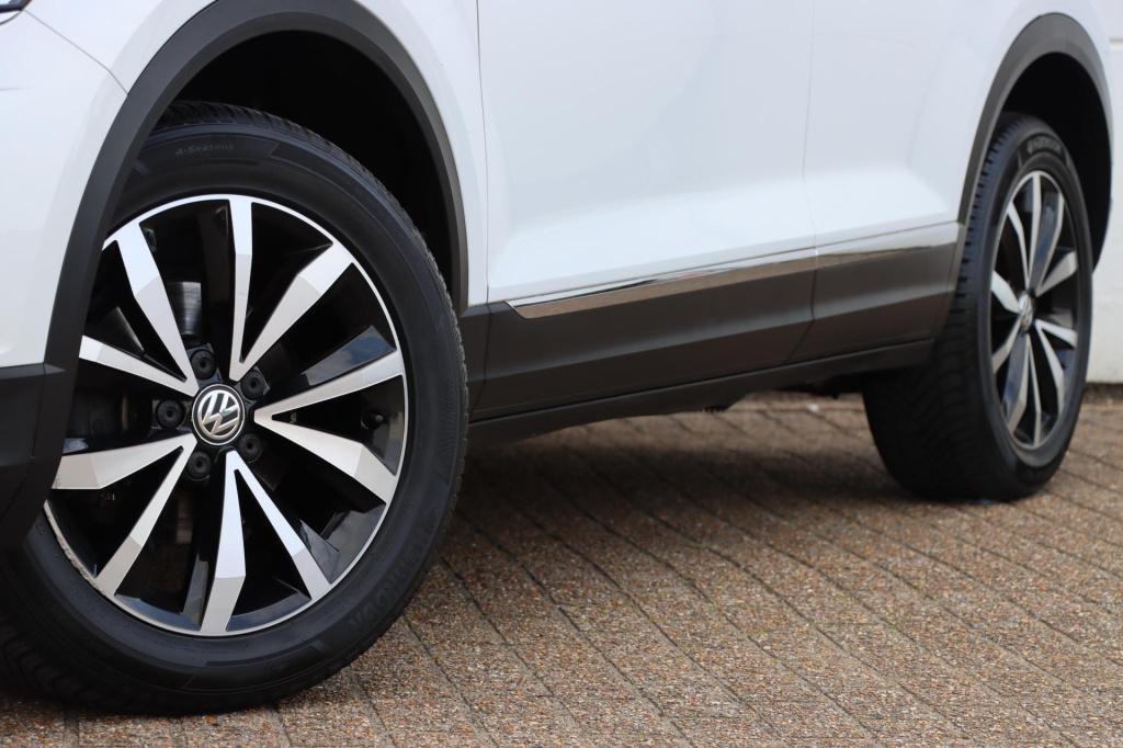 Volkswagen T-roc 1.0 tsi sport 115pk | stoel- en stuurverwarming | adaptive