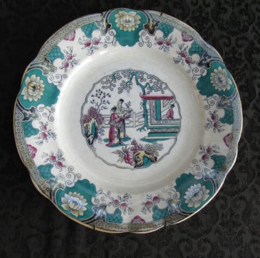 Antiek Chinees bord. Voor bosje bloemen.