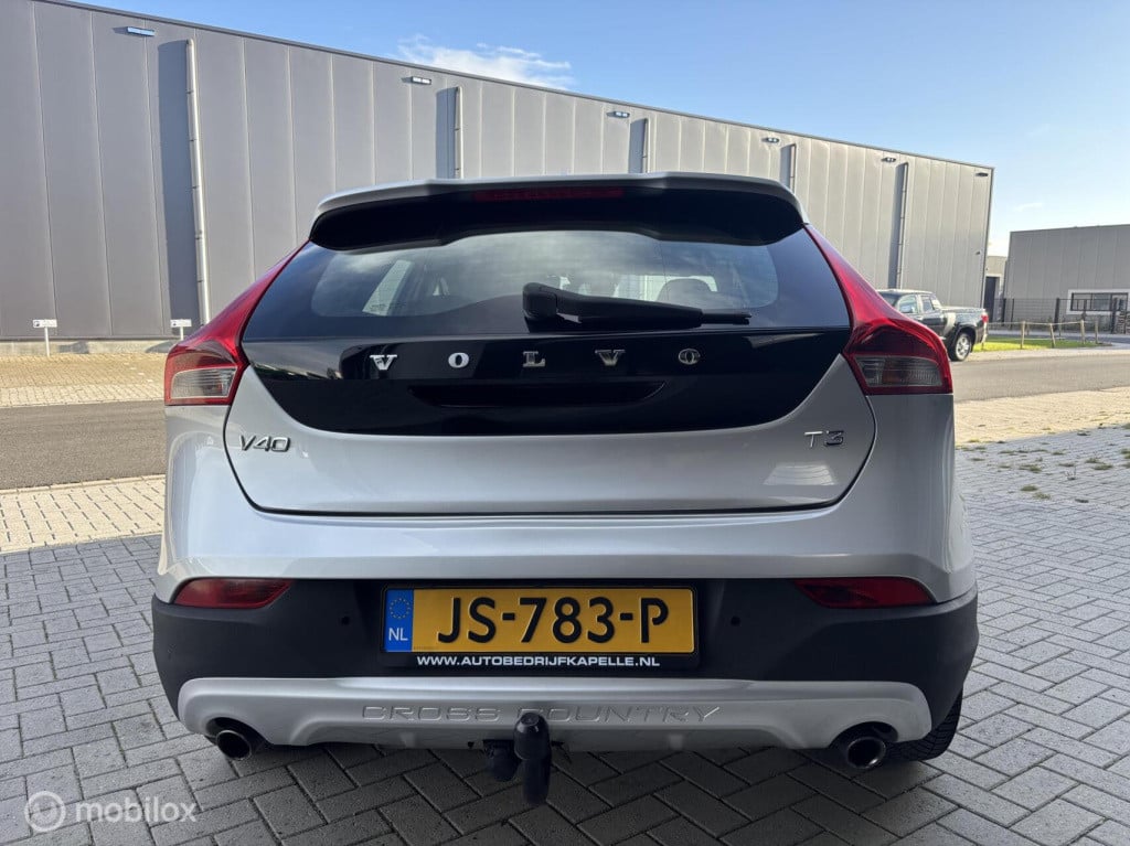 Volvo V40 cross country 2.0 t3 momentum