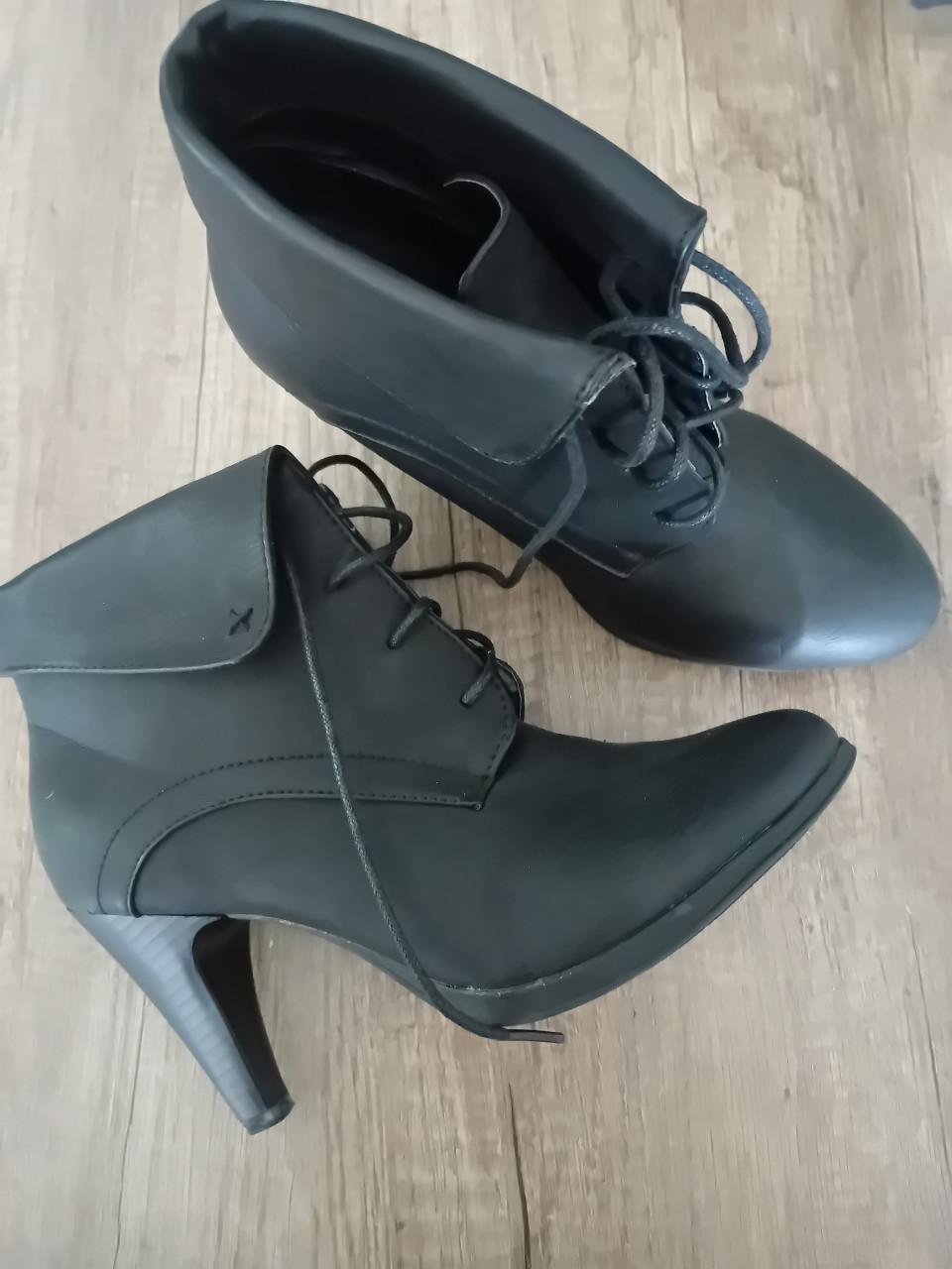 Nieuwe Dameslaarsjes mt 39