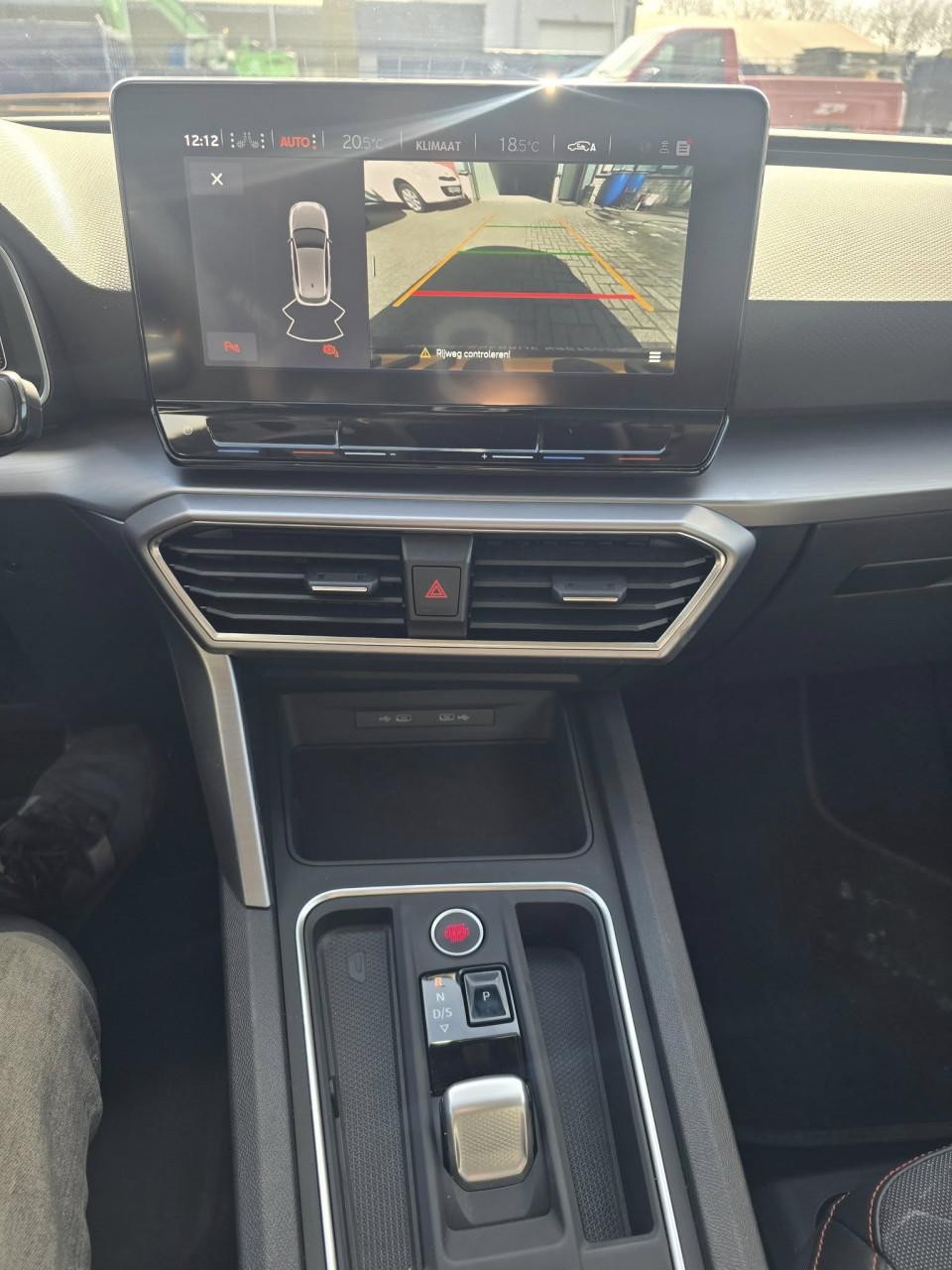 Seat Leon 1.5 eTSI FR Business Intense Automaat 2022