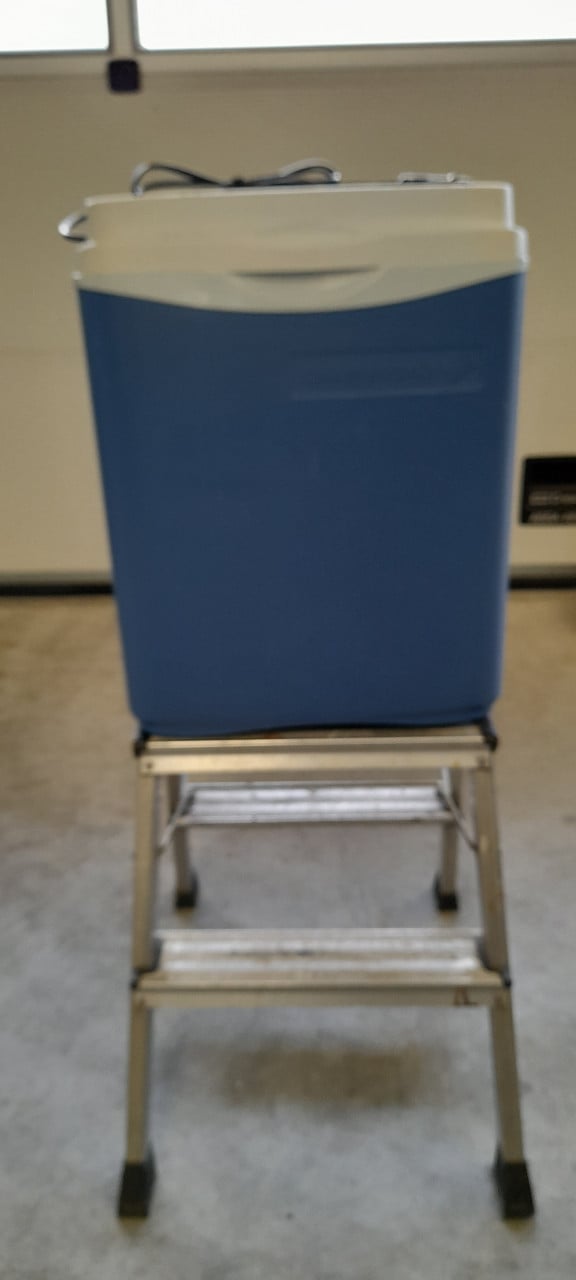 Handwasmachine + elektrische koelbox.