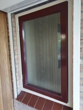 Hardhouten raam