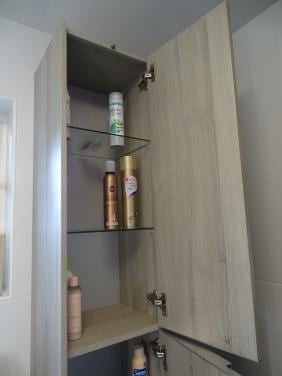 Badkamermeubels met spiegel en kranen