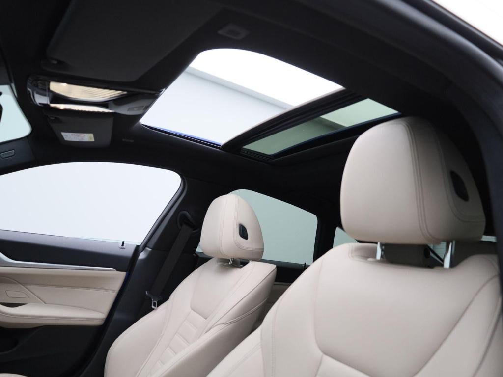 BMW I4 edrive35 m-sport 70 kwh | panoramadak | oyster leder | stoelverwarmi