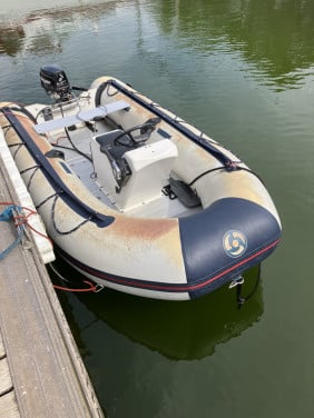 TE KOOP: Rubber/Console Boot met 6 PK Mercury