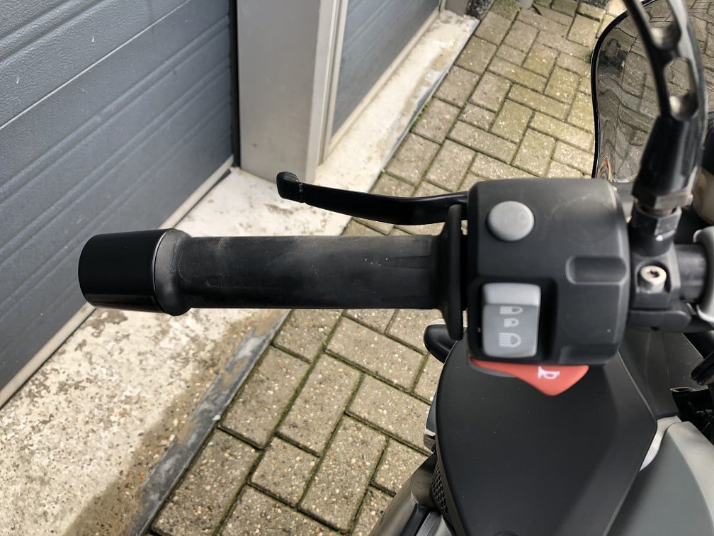 Frisse BMW K1200R met slechts 43 dkm, kofferset, nieuw model ABS, €3995.-
