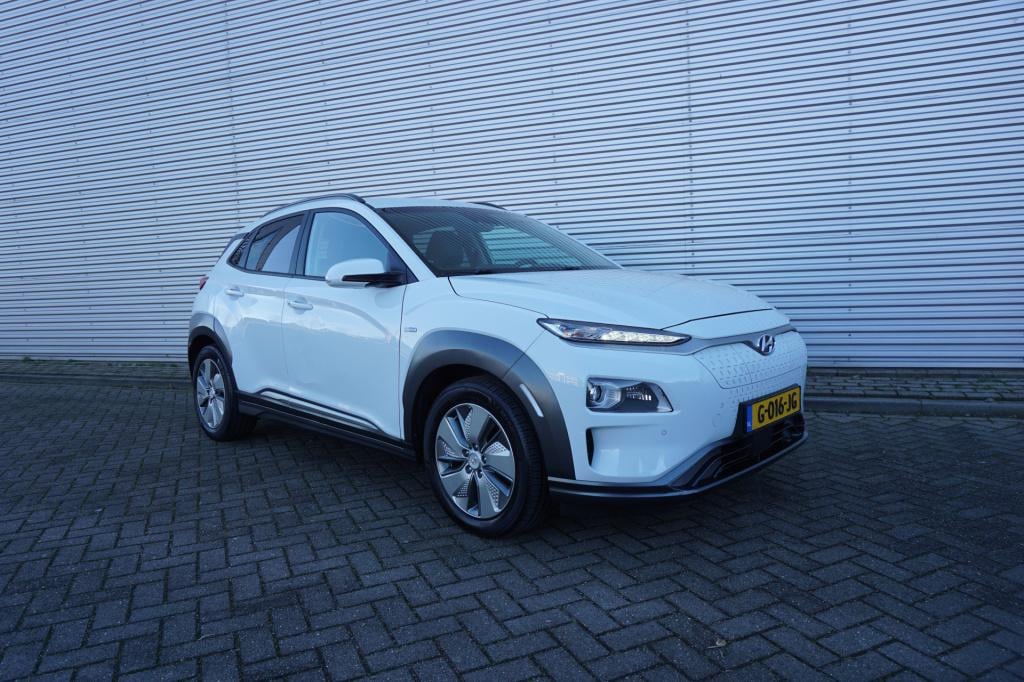 Hyundai Kona ev premium 64 kwh automaat - airco / navi / cruise / leder / s
