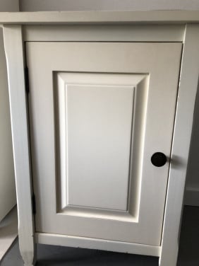 Gratis houten kastje nachtkastje roomwit