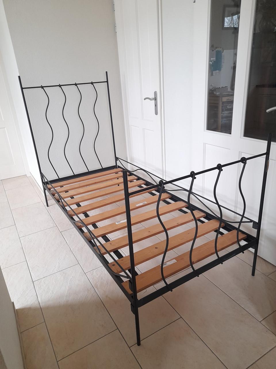 Gietijzeren 1 persoon bed 90 x 200 (in goede staat )