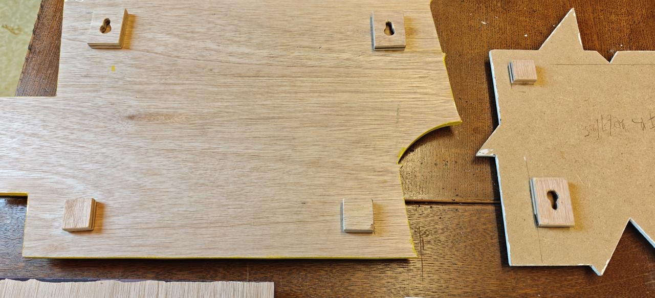 Fleur u Mancave op verschilde Logo’s  van Artiesten .