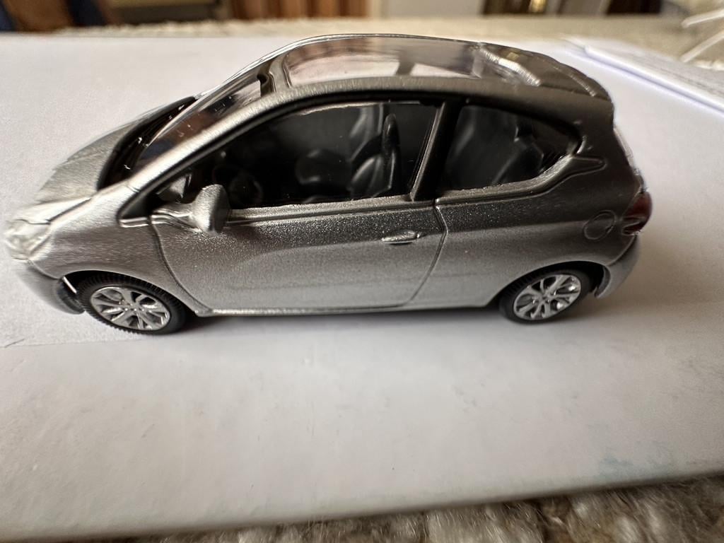 3 NIEUW IN DOOS MODEL PEUGEOT's 208-208 GTI- 2008.