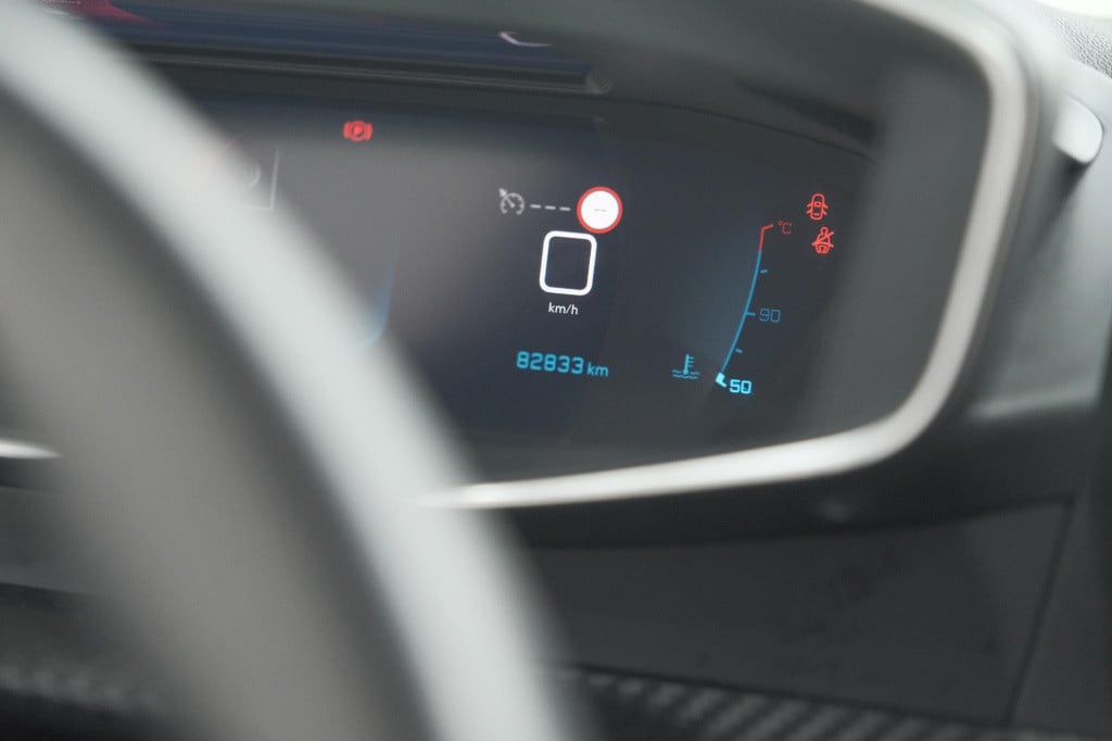 Peugeot 2008 puretech 130 allure | trekhaak | camera | navigatie | parkeers