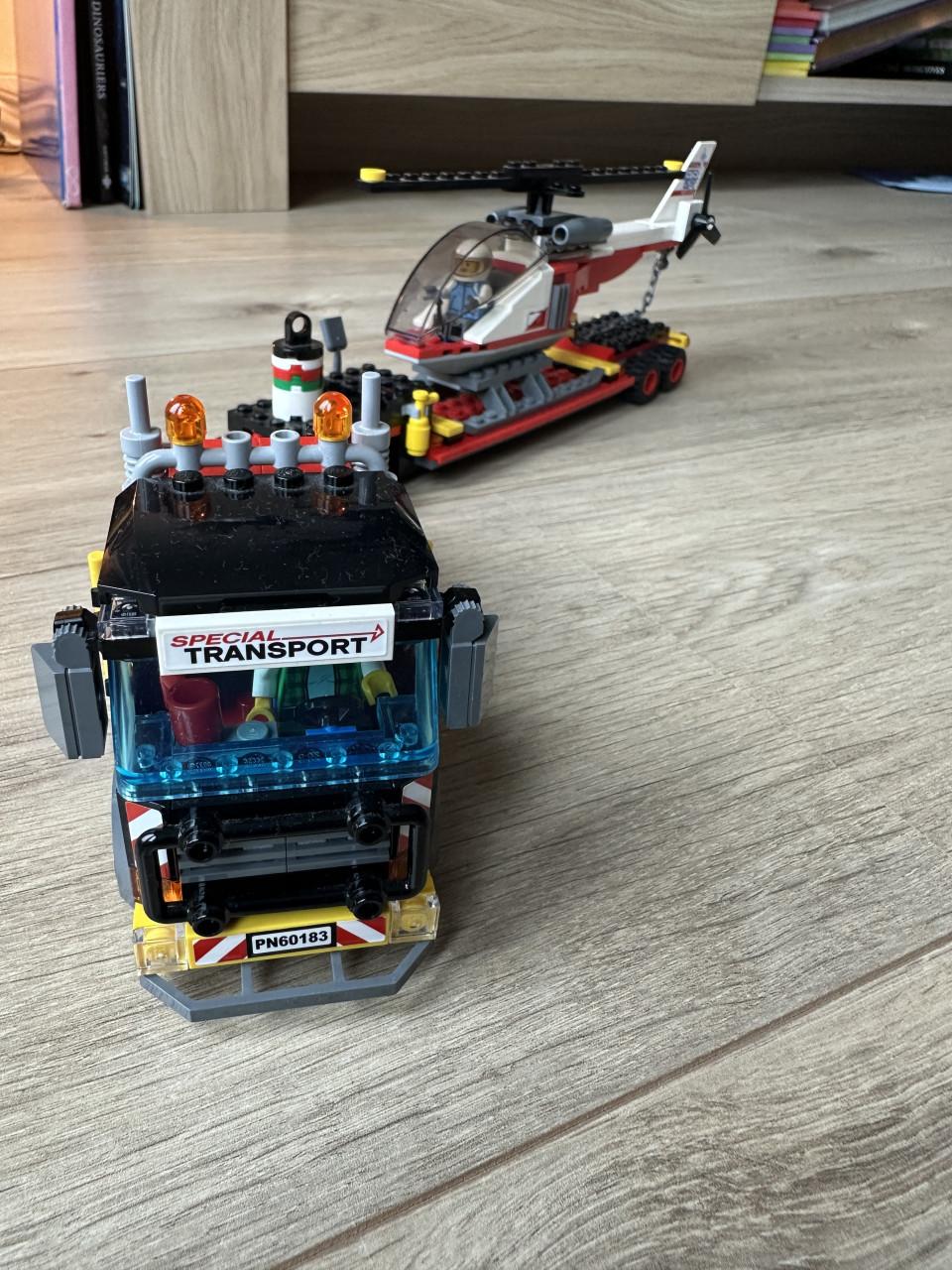 Lego City vrachtwagen met dieplader & helicopter 60183