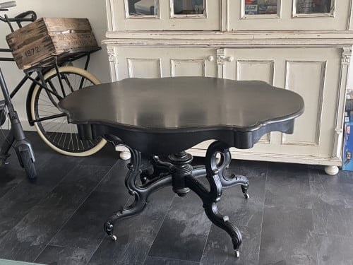 Antieke tafel moet weg