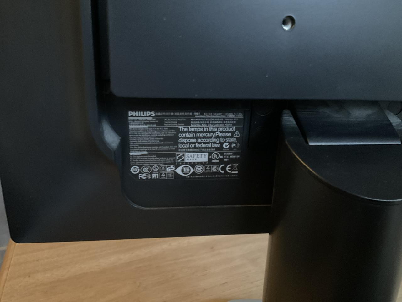 Beeldscherm. 19 inch.