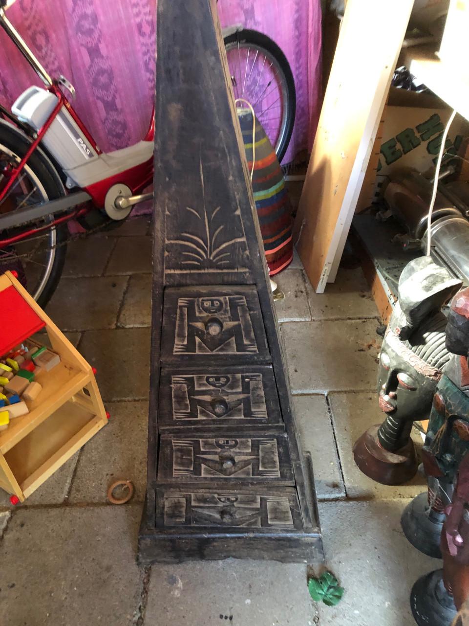 Houten kastje driehoek